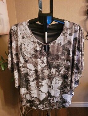 Classic Edition  Abstract Print Top with Keyhole